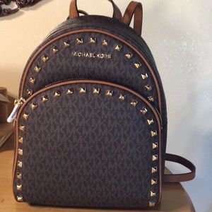Michael Kors Abbey Jet Set Travel Bookbag